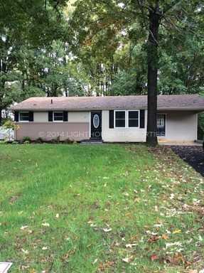 1201 Lakeview Dr - Photo 2 of 20