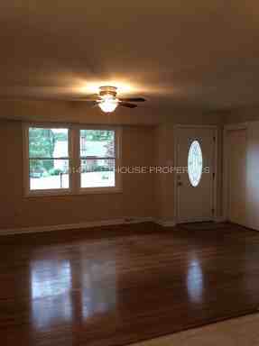 1201 Lakeview Dr - Photo 3 of 20