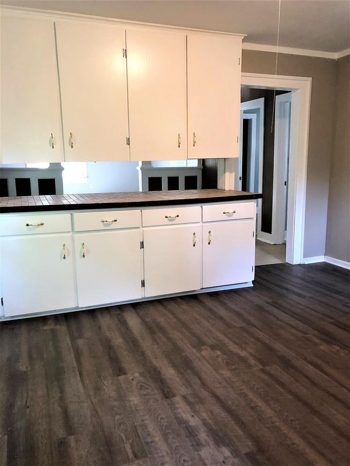 2044 Kimble Ave Uppr - Photo 3 of 14