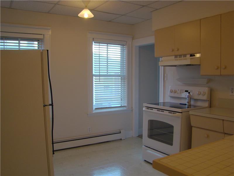 730 School St - Photo 3 of 10