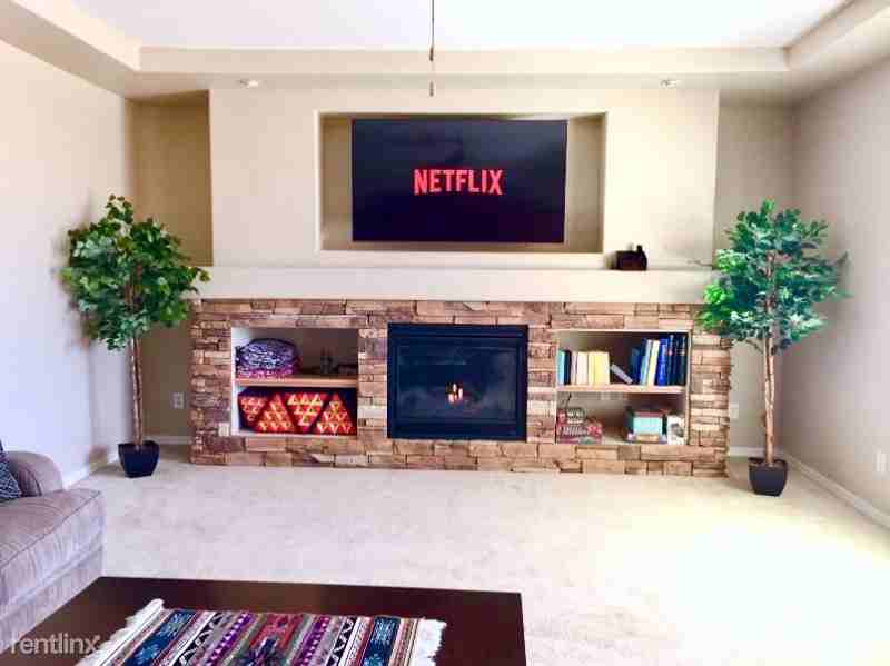 2426 N 161st Ave - Photo 2 of 11