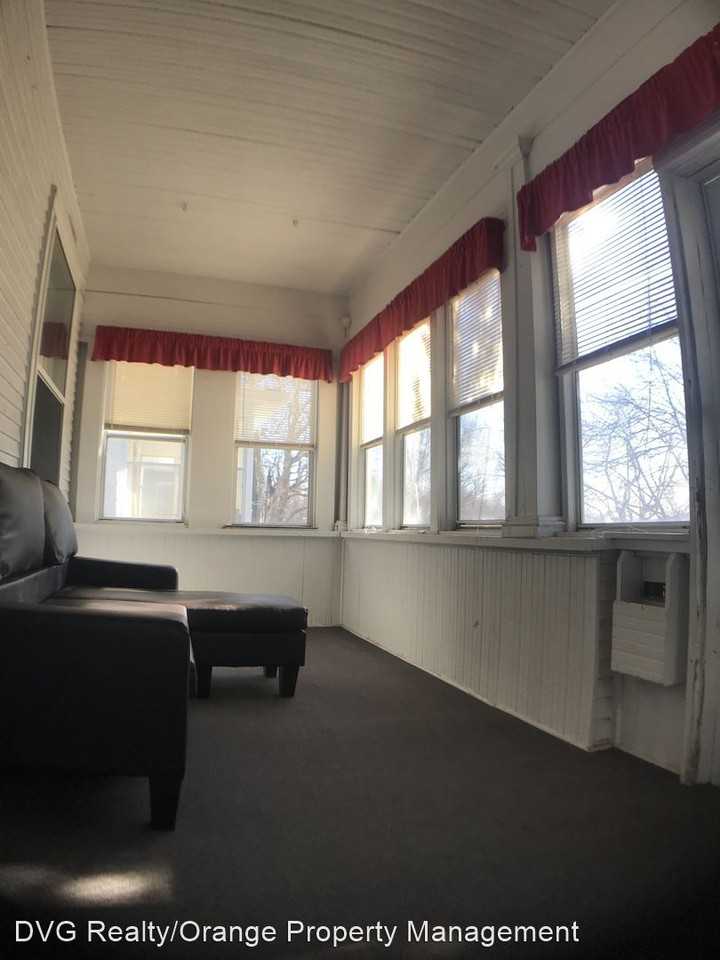 708 Hickory St - Photo 3 of 23