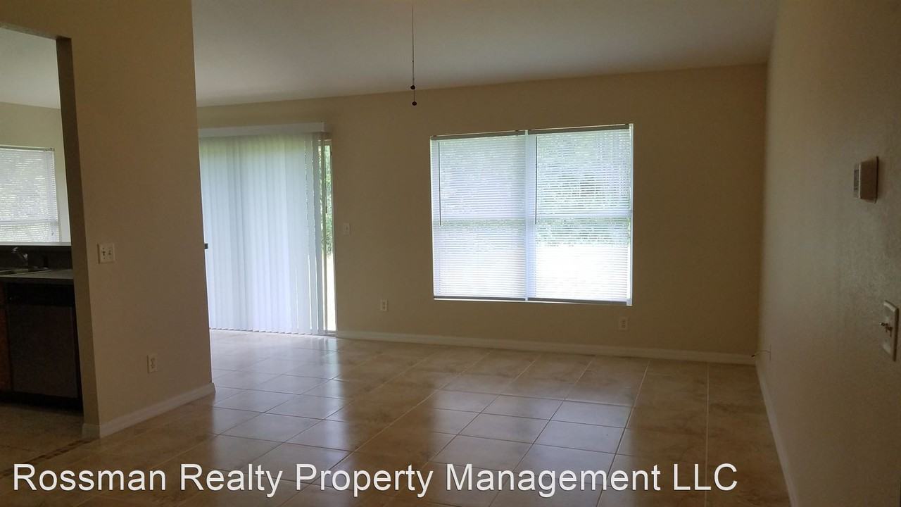 326/328 Justice Ave - Photo 2 of 19