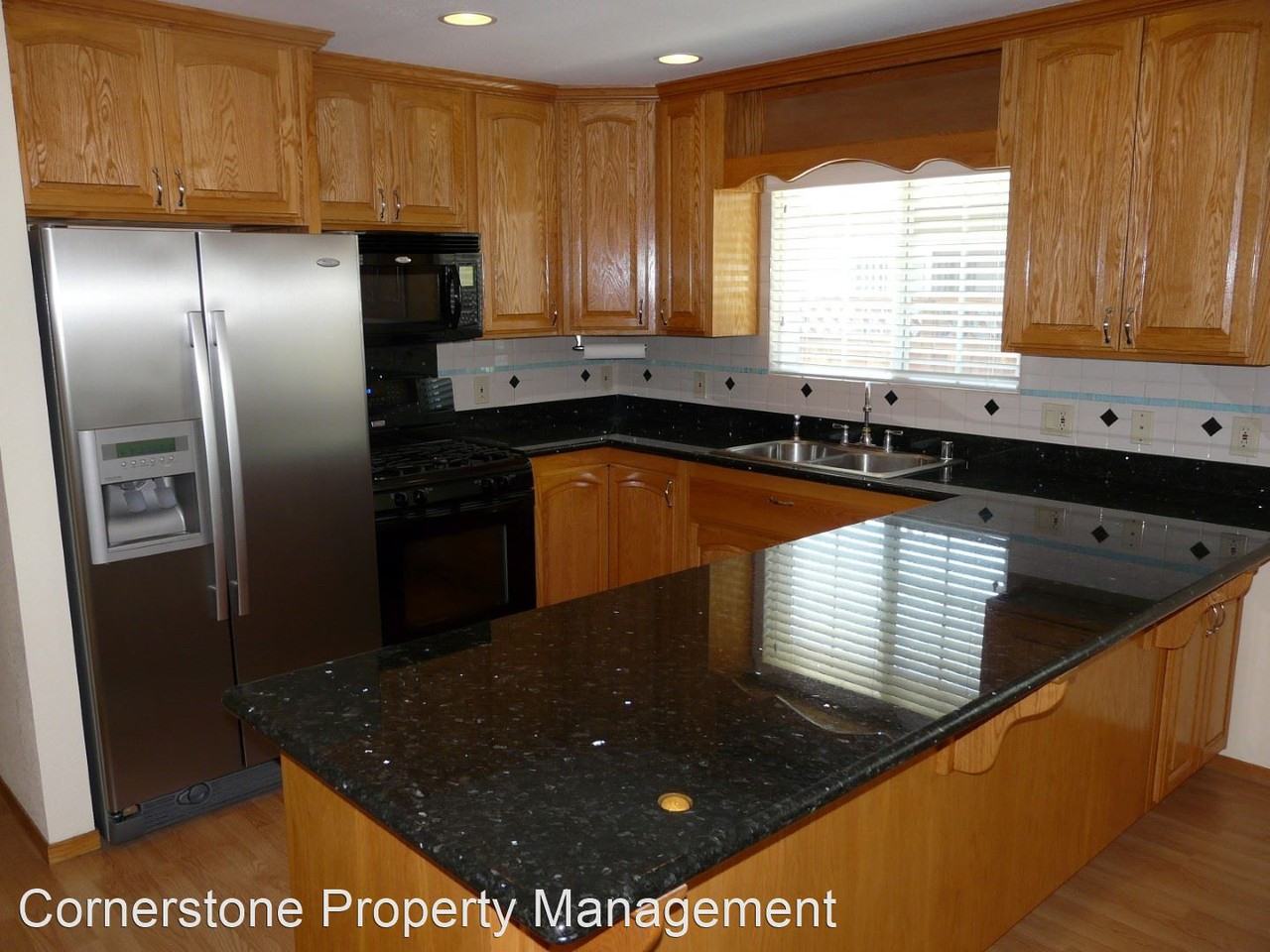 1183 Sherwood Ave - Photo 2 of 12