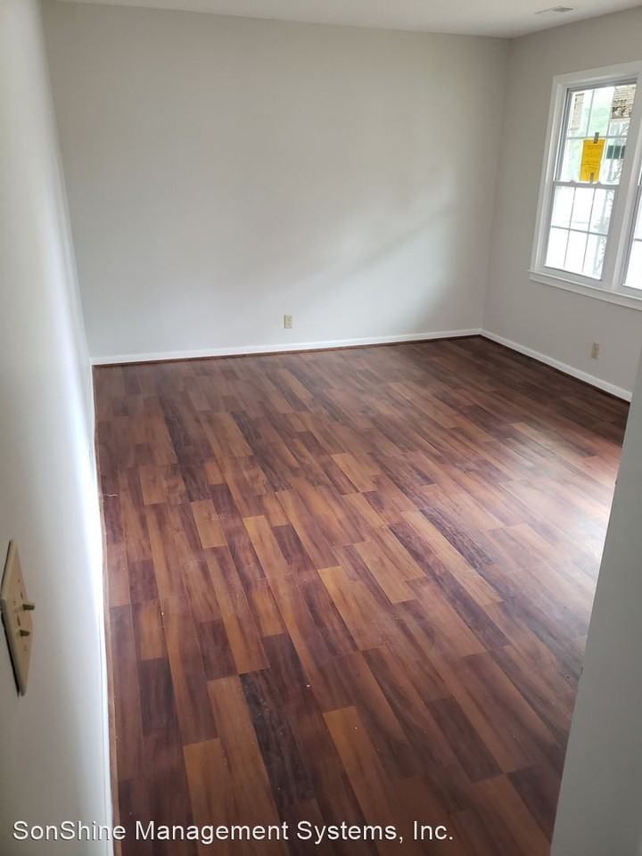 311 Stephen Cir - Photo 2 of 8