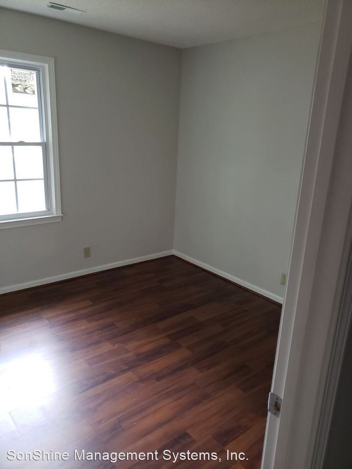 311 Stephen Cir - Photo 3 of 8