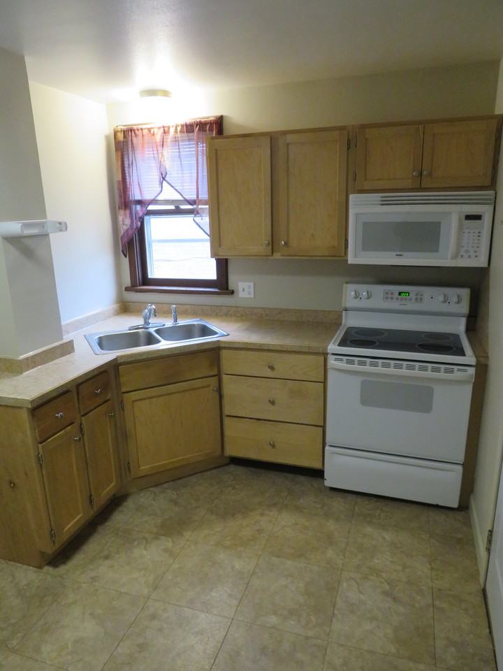 422 Superior St - Photo 2 of 11