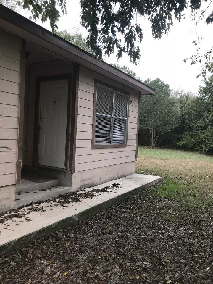1655 Amanda St - Photo 2 of 7