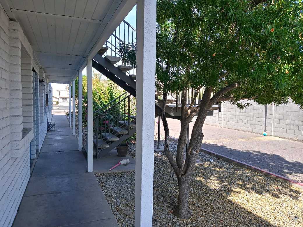 1725 W Vogel Ave - Photo 4 of 16