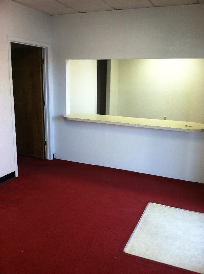 1422 S Avenue O - Photo 3 of 8