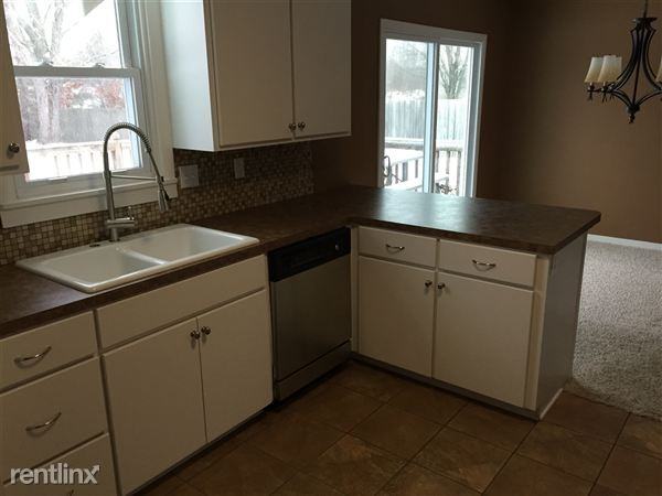 9033 Victor Ave - Photo 2 of 9