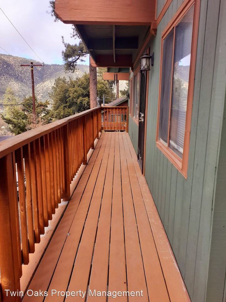 1920 Matterhorn Dr - Photo 3 of 18