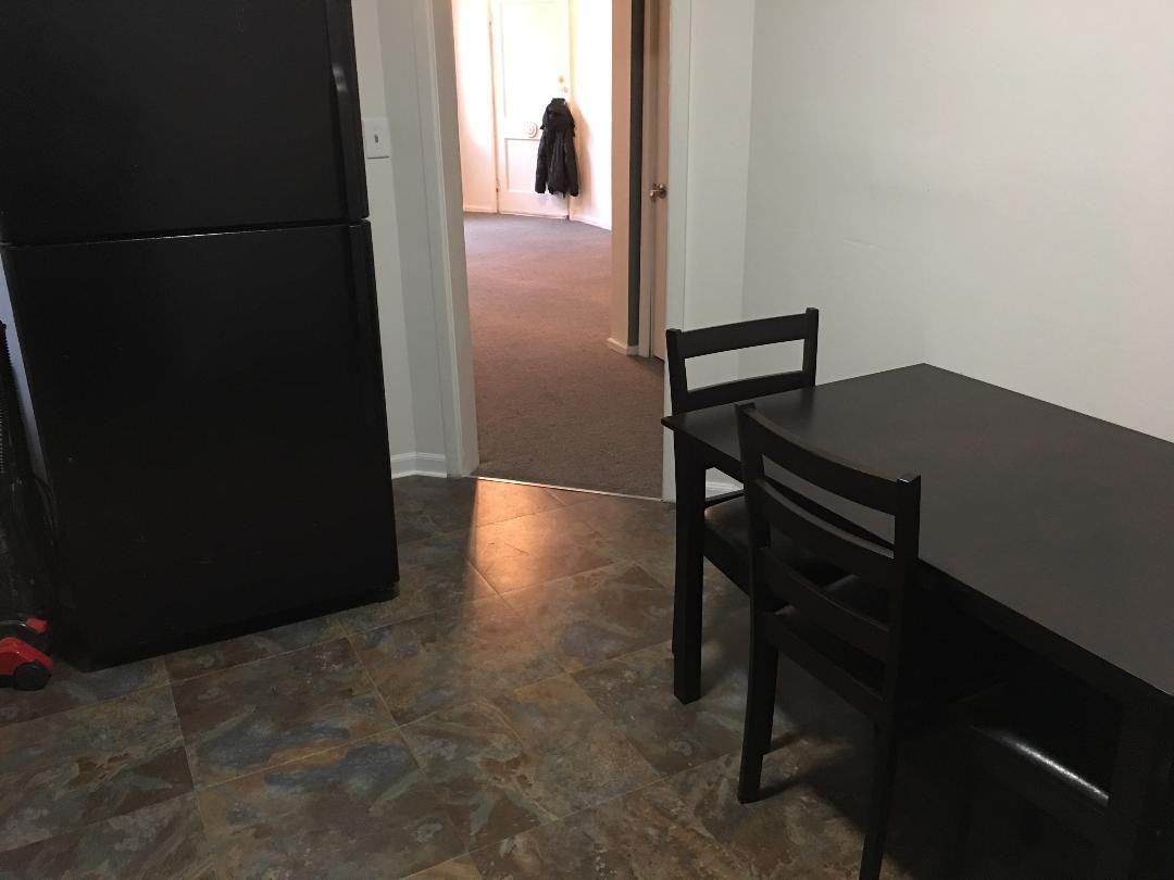 Room for rent in a townhouse Apartments 797 North Grantley Street