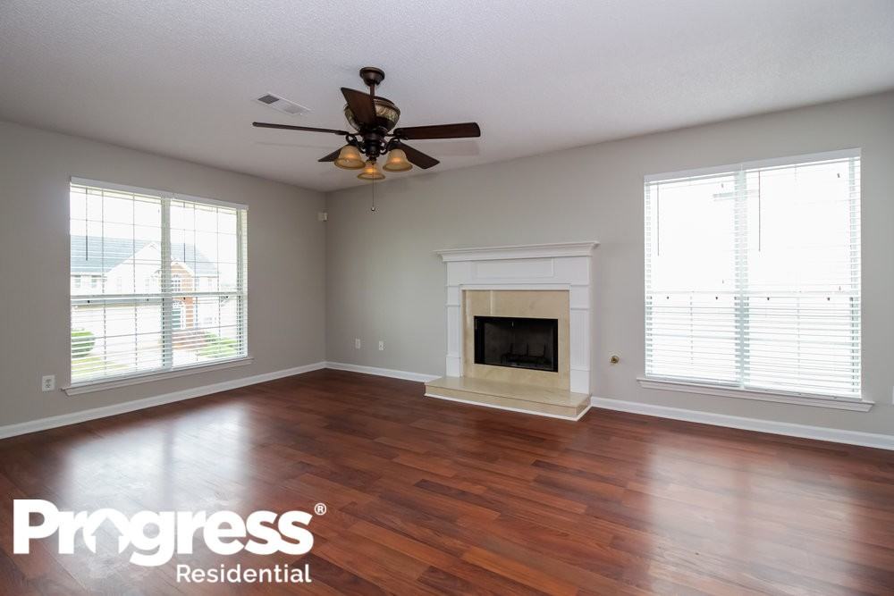 412 Gresham Dr - Photo 2 of 16