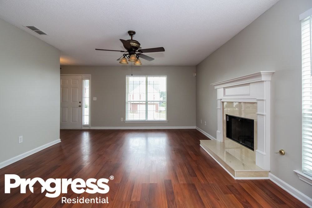 412 Gresham Dr - Photo 3 of 16