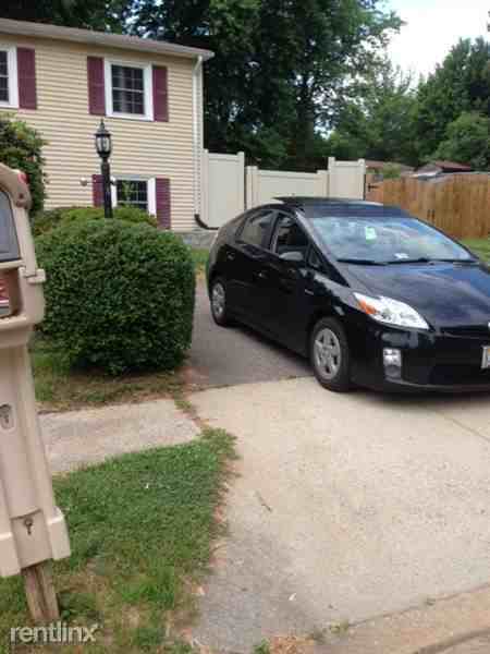 13732 Marilyn Ct - Photo 2 of 12