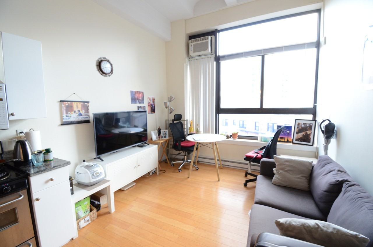 12 Stoneholm St #516