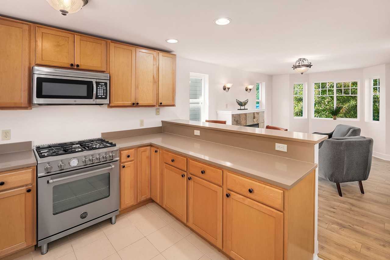 5424 Delridge Way Southwest #B - Photo 2 of 14