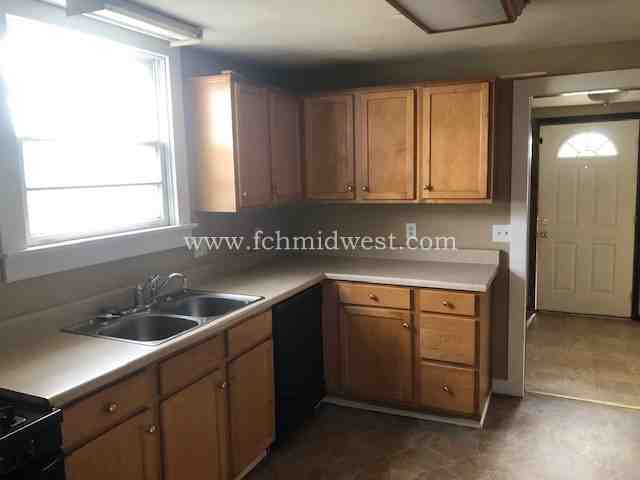 1120 Hugh St - Photo 2 of 12