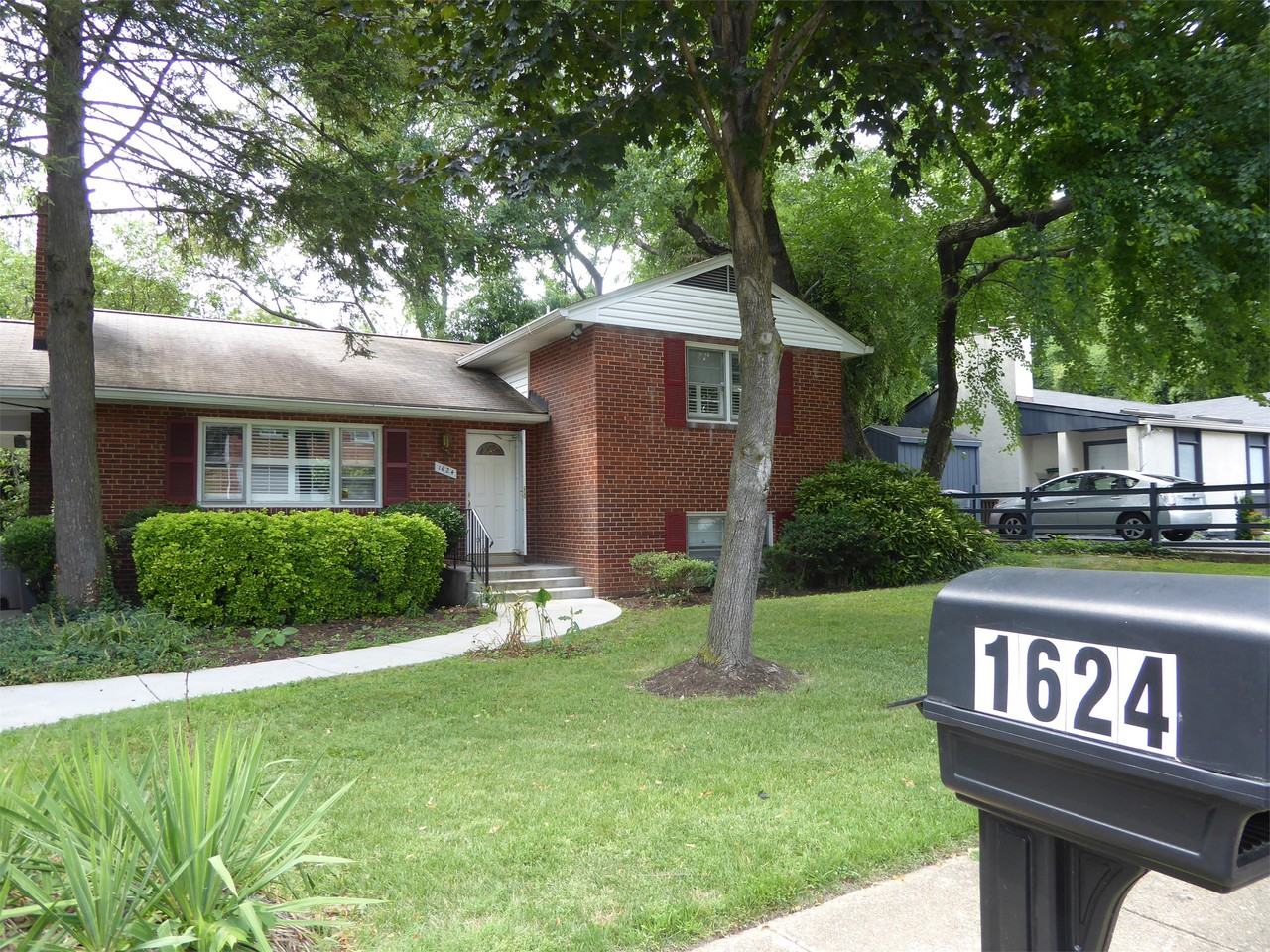 1624 41st St N - Photo 2 of 23