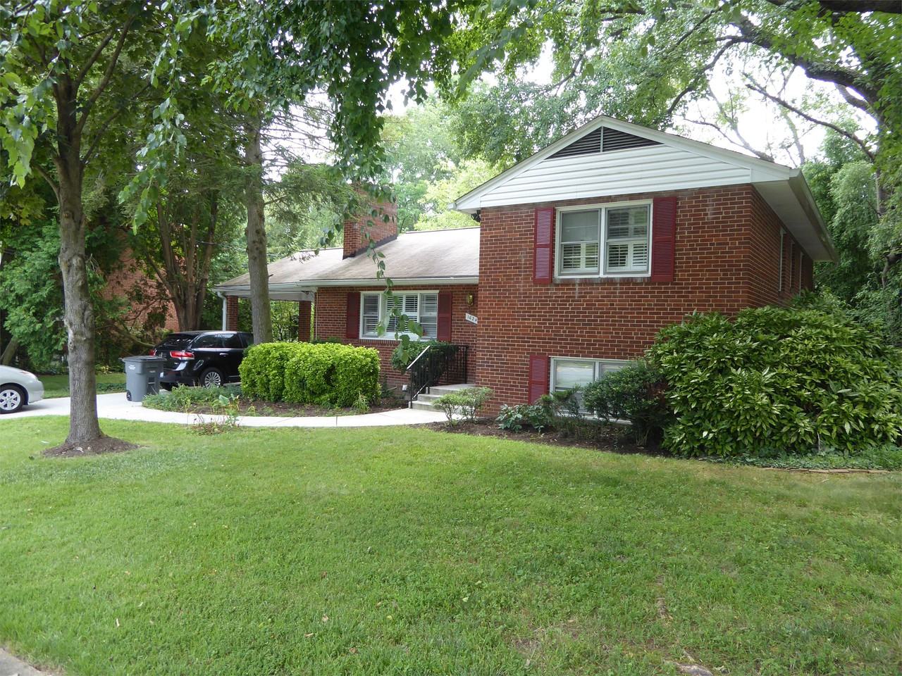 1624 41st St N - Photo 3 of 23