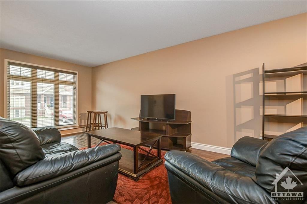 562 Reardon Private - Photo 3 of 18