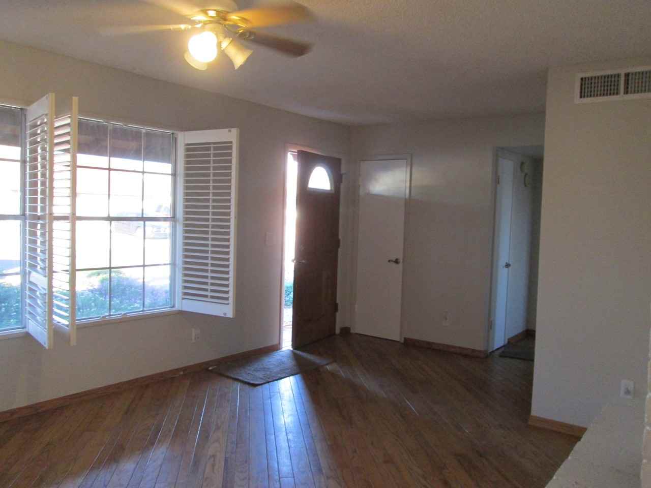 1607 W Beaubien Dr - Photo 2 of 21