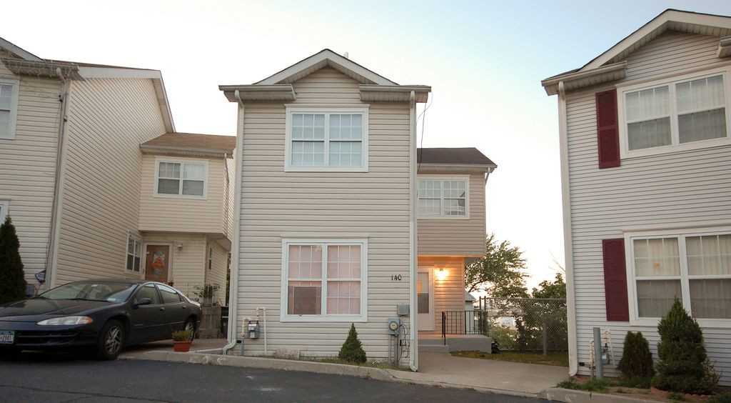 140 Northview Ct - Photo 2 of 13