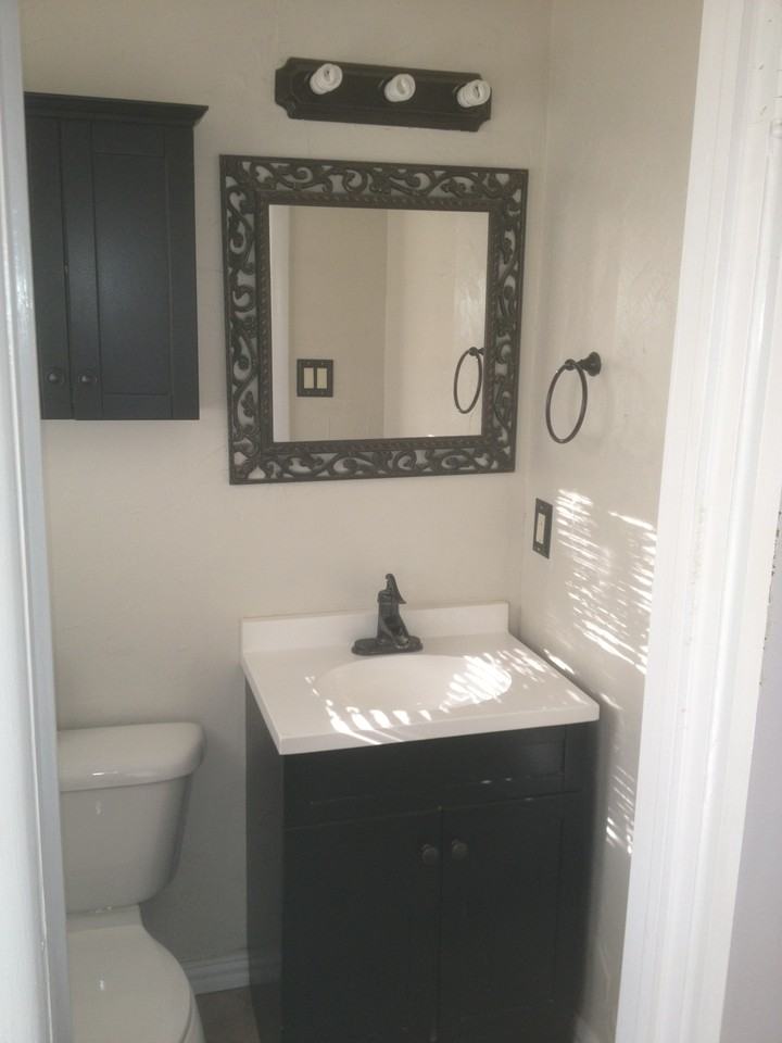 1811 N Riverside Dr - Photo 2 of 15