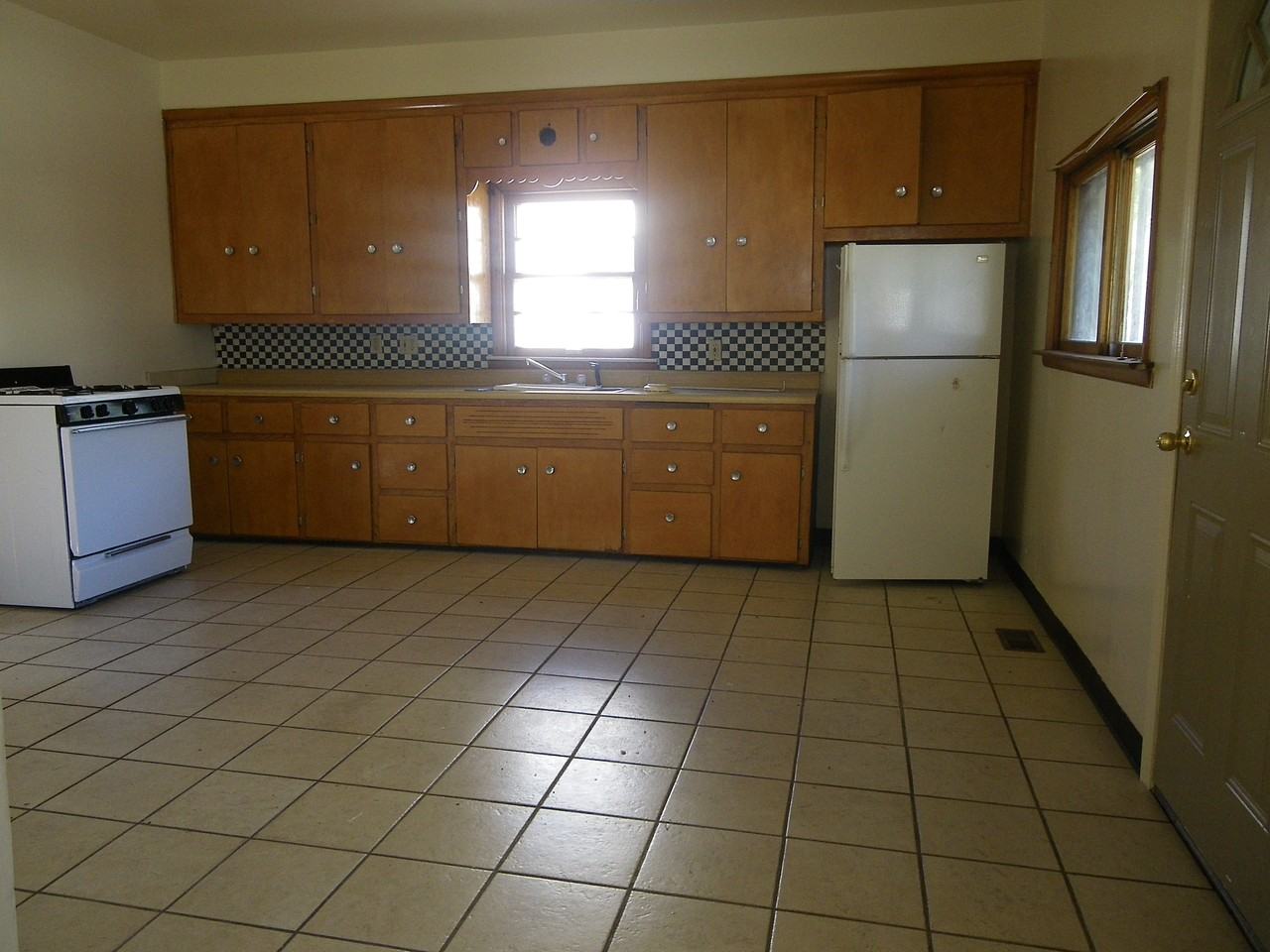 1710 Webster St - Photo 3 of 8