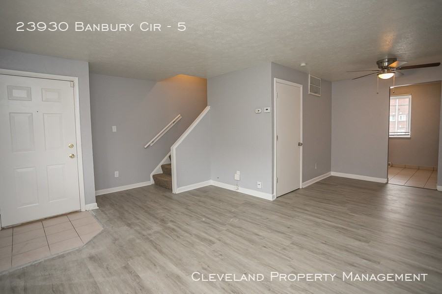 23930 Banbury Cir #5 - Photo 3 of 25