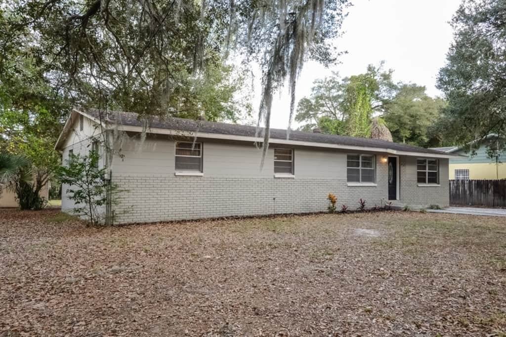 8305 N 46th St - Photo 2 of 27