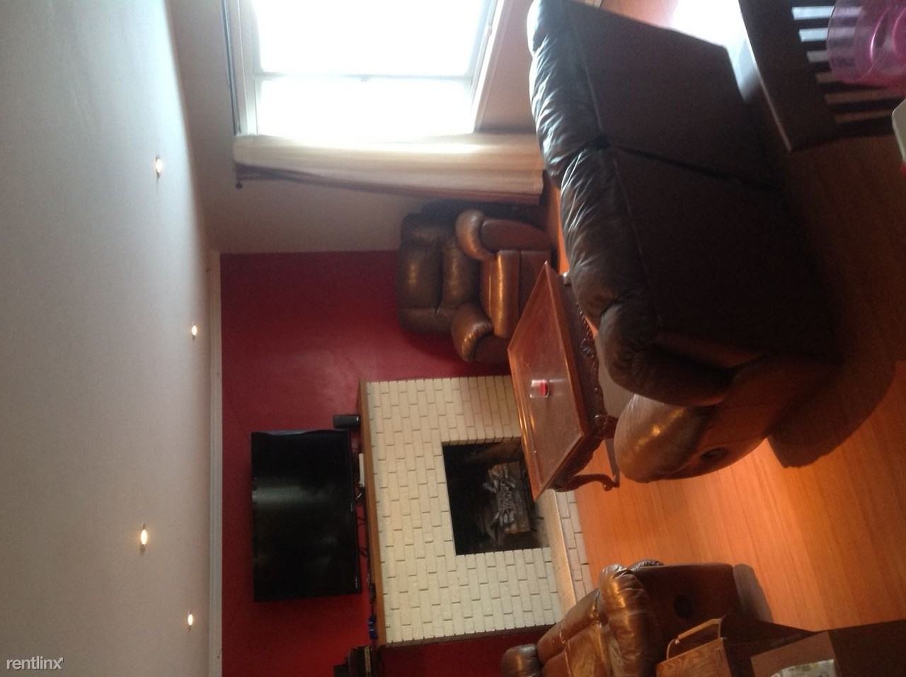 1014 Fosdick Dr - Photo 3 of 10