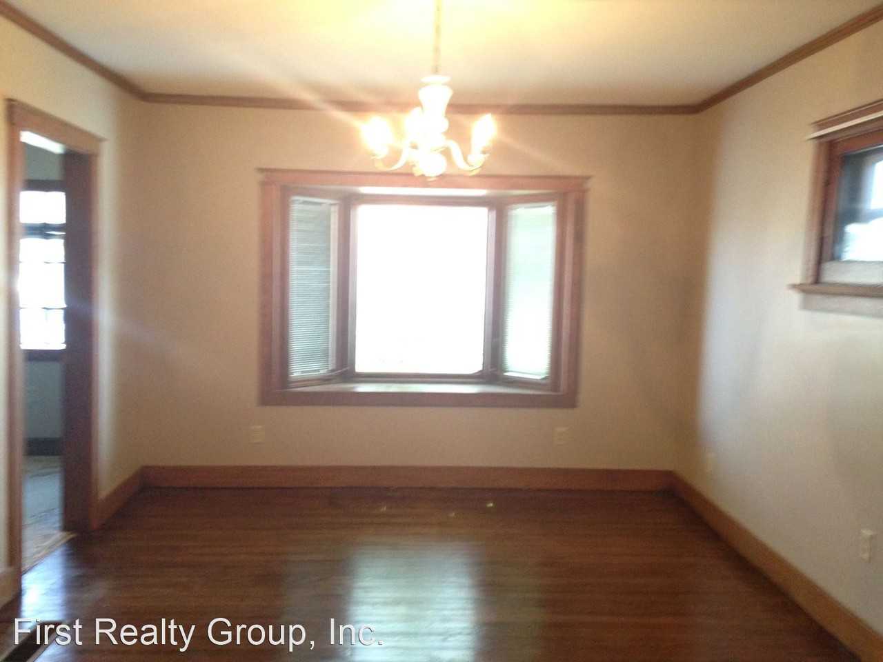 1142 Beaumont Ave - Photo 3 of 6