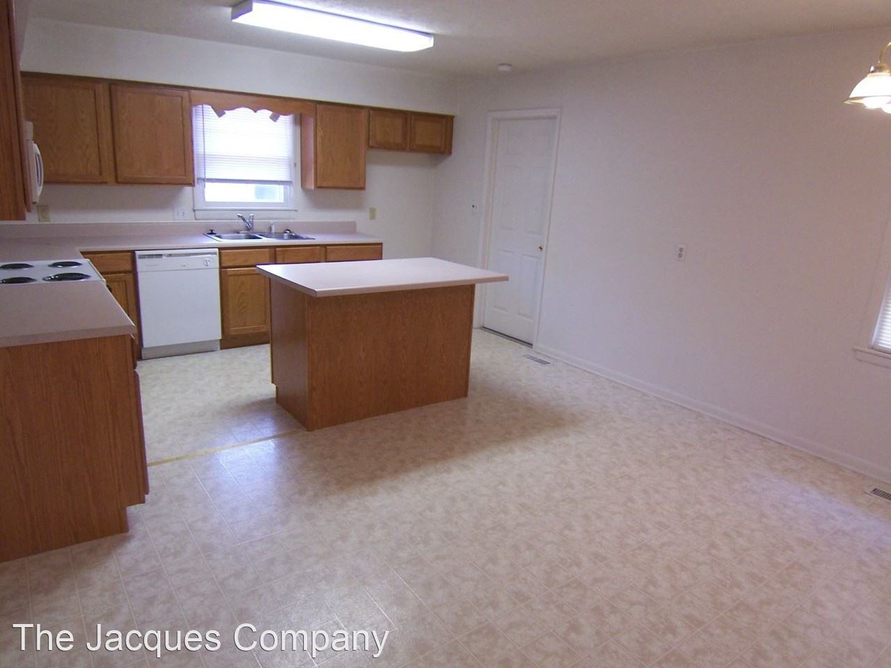 2326 N Rogers Ave - Photo 3 of 9