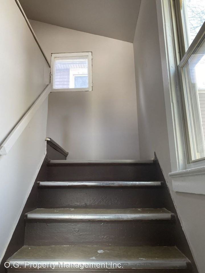 305 Winton Rd North - Photo 3 of 24