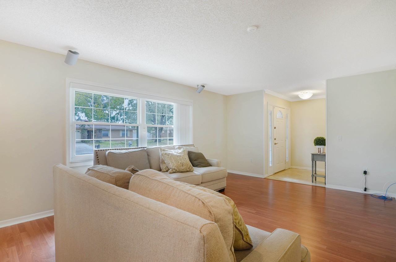 8457 Shady Glen Dr - Photo 2 of 13
