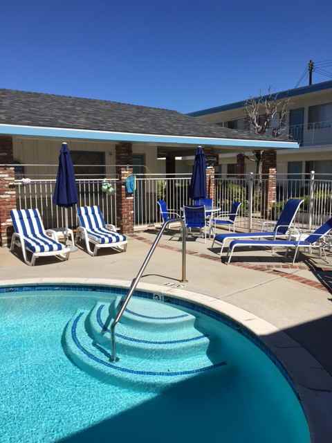 SEA BREEZE APARTMENTS - Photo 3 of 7