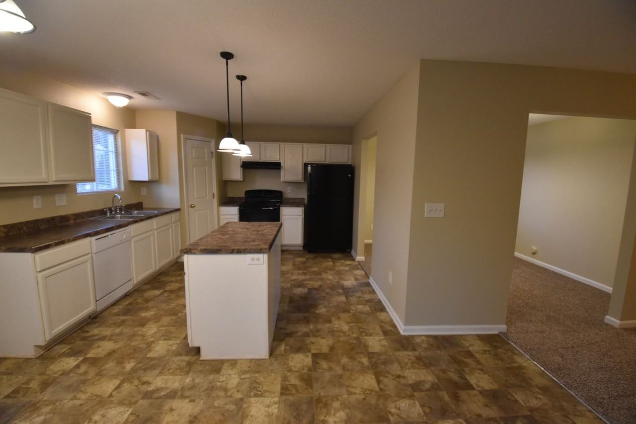 702 Topsail Dr - Photo 3 of 18