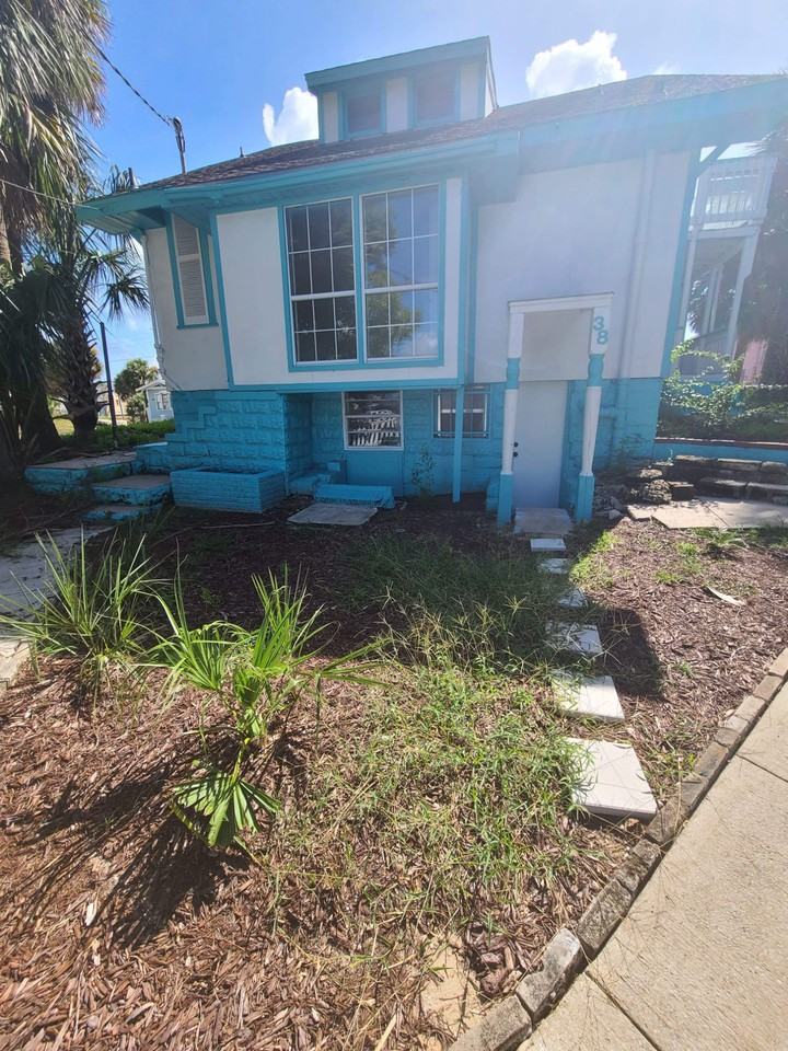 South Grandview Avenue, Daytona Beach, FL 32118 Room for 700/month