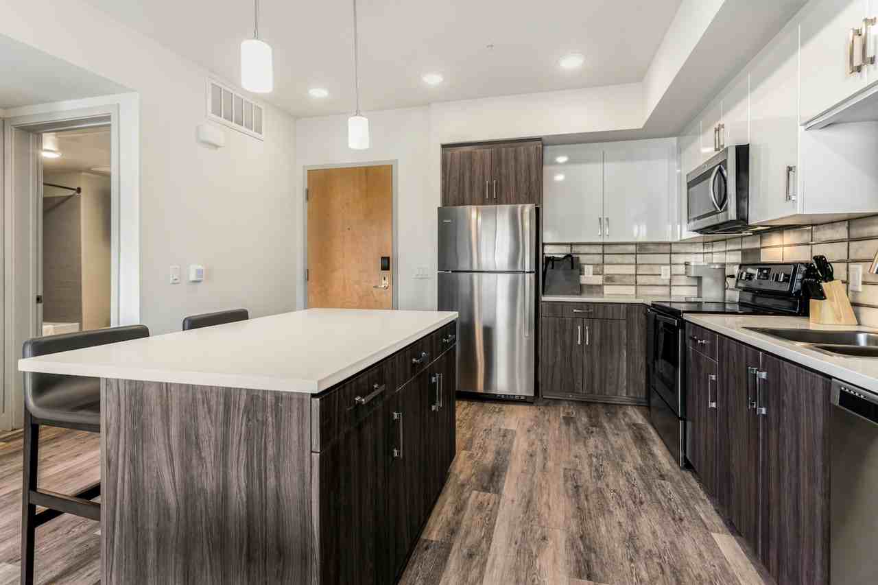 555 Dr Martin Luther King Jr St S #411