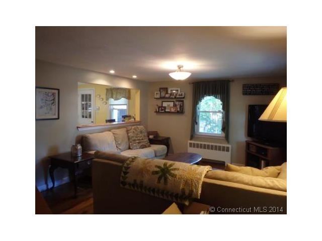 231 Brockett St - Photo 3 of 16
