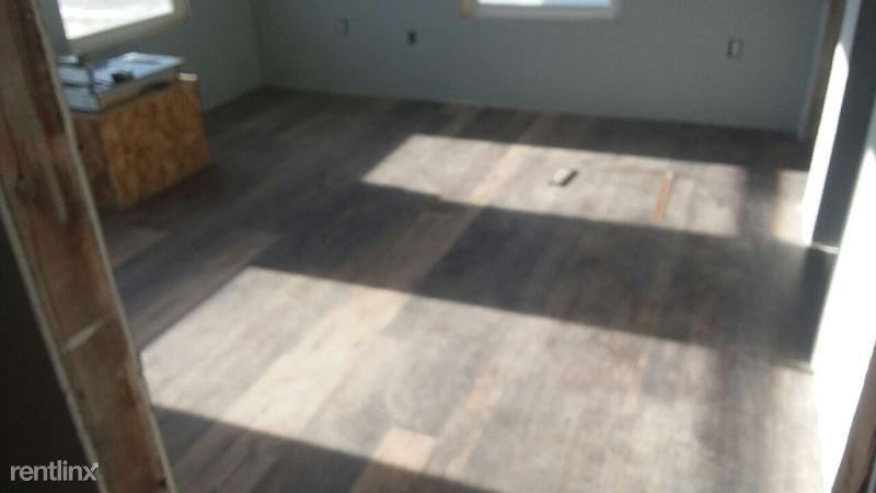 654 Emerson St Uppr - Photo 3 of 8