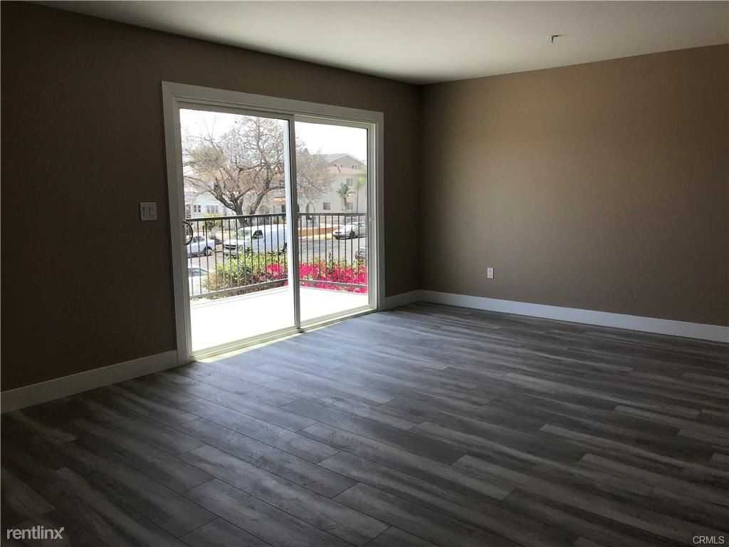 601 W 84th St - Photo 2 of 8