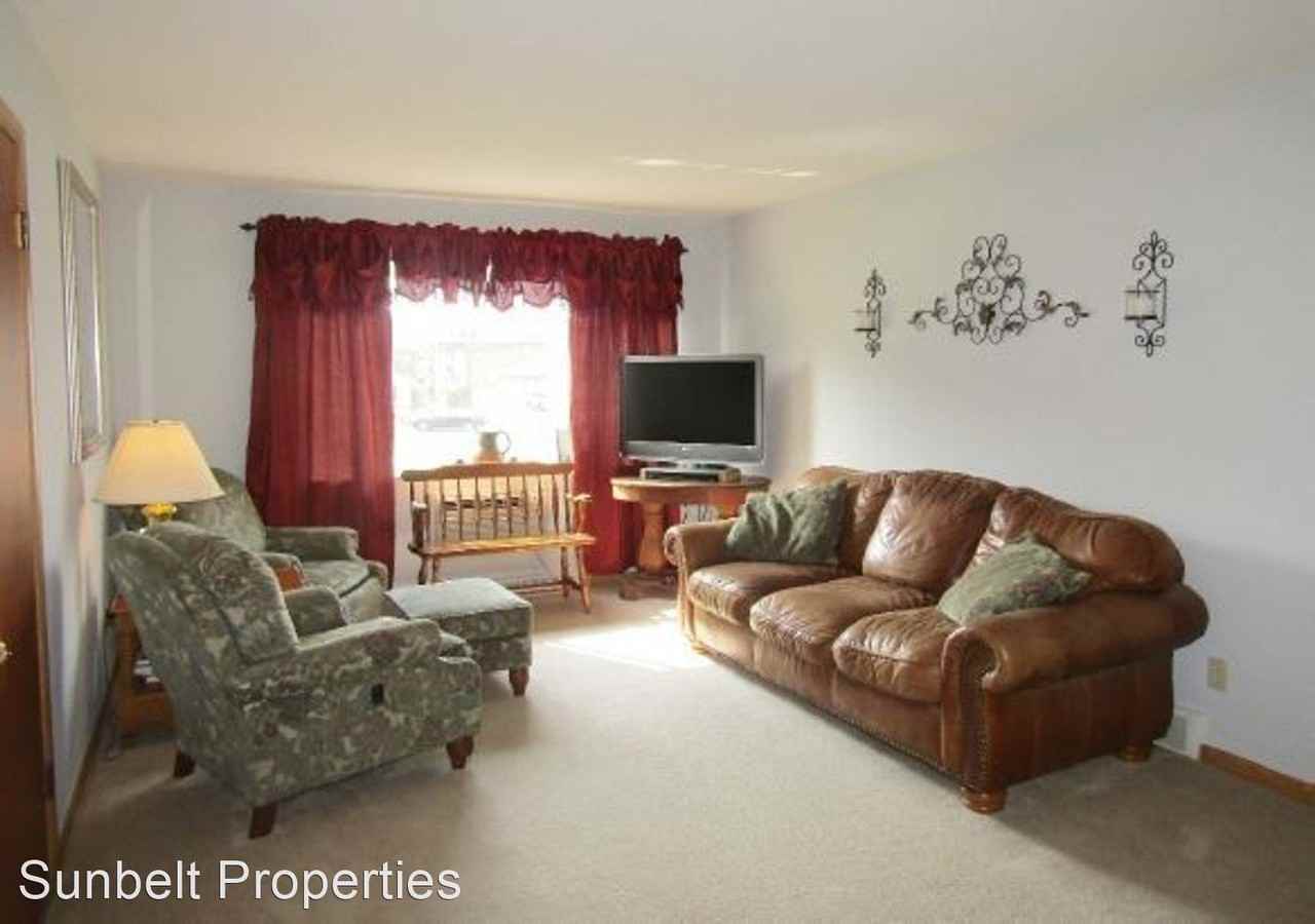 338 N Main St - Photo 3 of 10