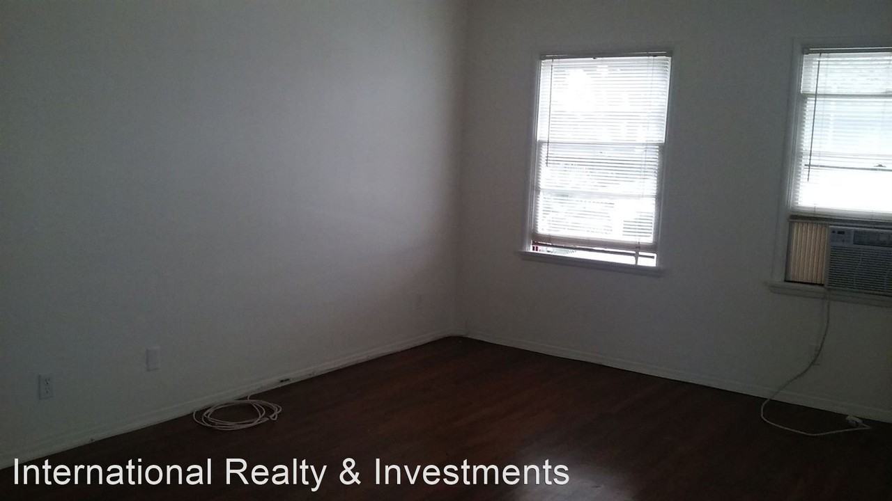 1295 W 31st St - Photo 3 of 12
