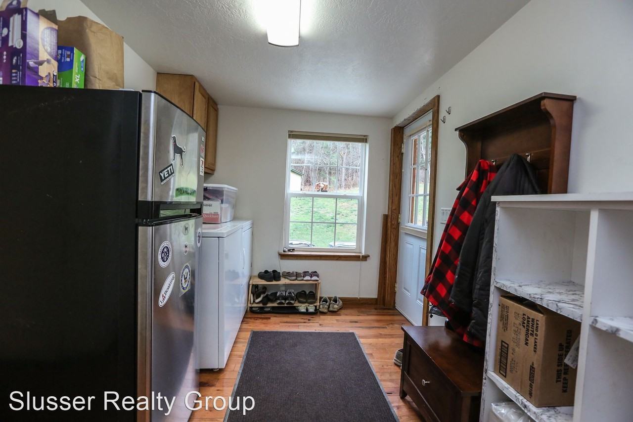 39 Vanbuskirk Rd - Photo 3 of 31