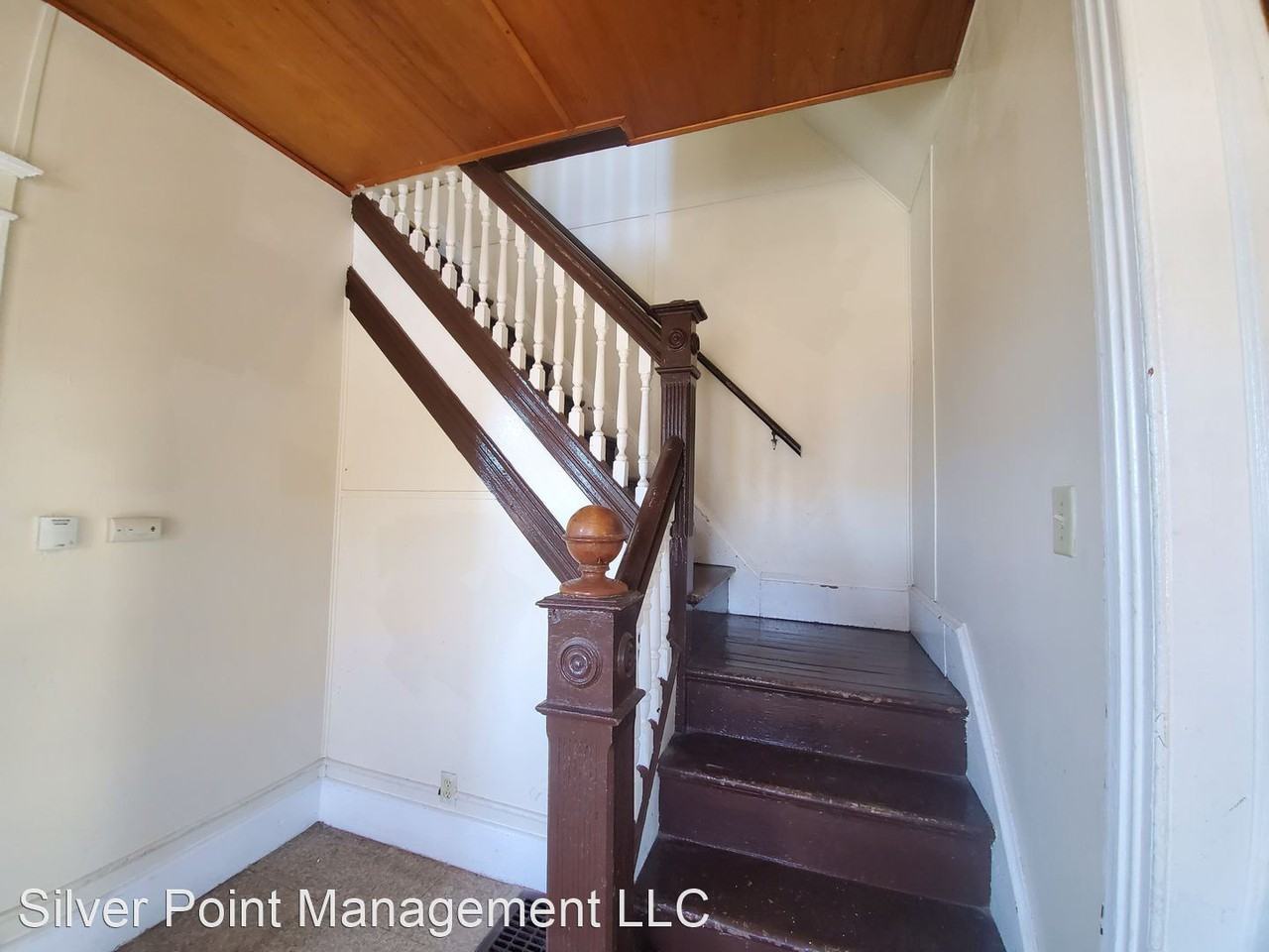 324 E Commerce St - Photo 2 of 20