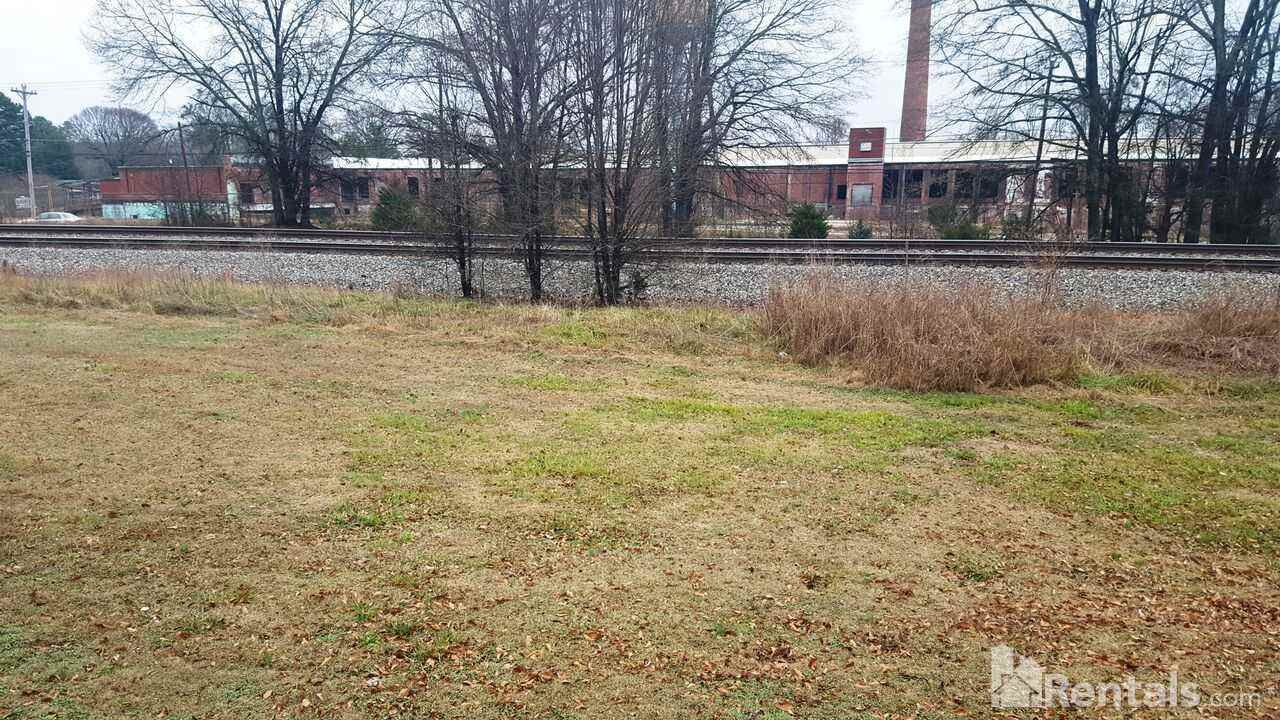 220 Railroad St - Photo 3 of 10