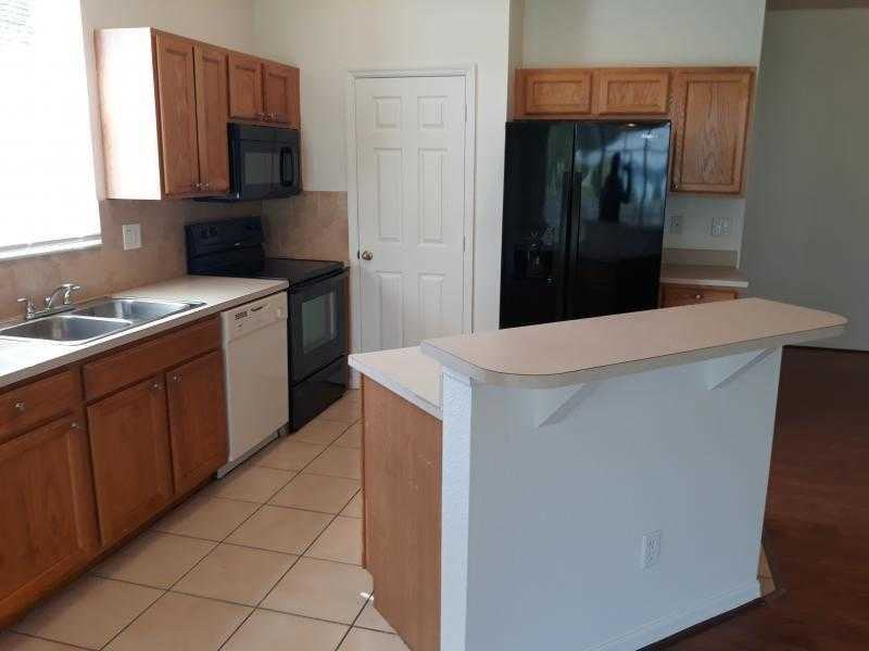 702 Milton Ave N - Photo 2 of 10